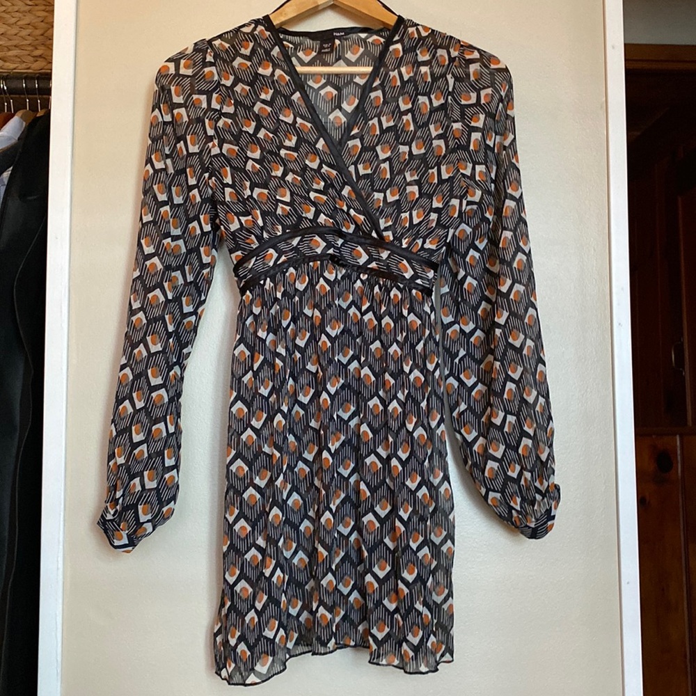 H&M Women’s Sheer Blouse. Black/White/Orange/Brown. Size 6.